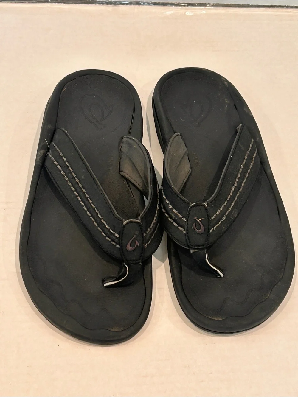 OluKai Hokua Men’s Black Comfort Flip Flop Sandals Beach Thong Slides size 10